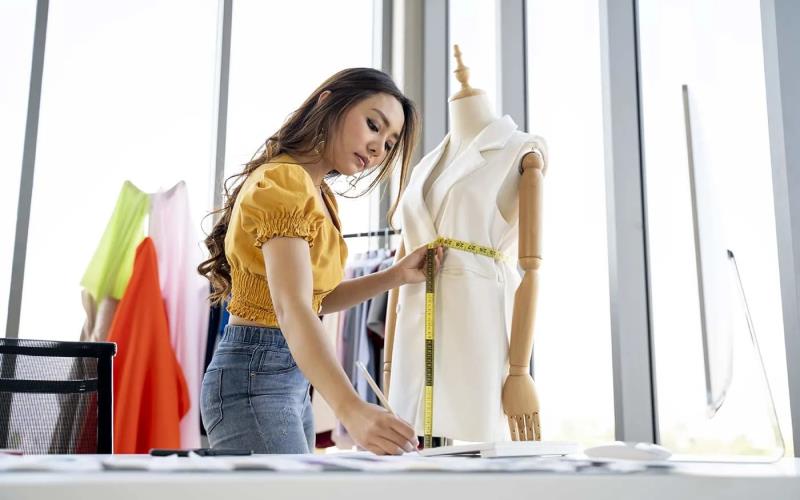 Explore Your Creativity with a Fashion Designing Diploma